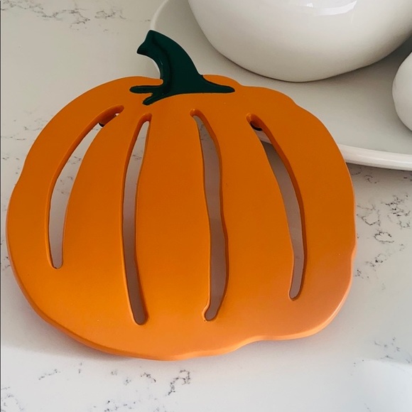 Crate&barrel Pumpkin Trivet - Picture 2 of 13